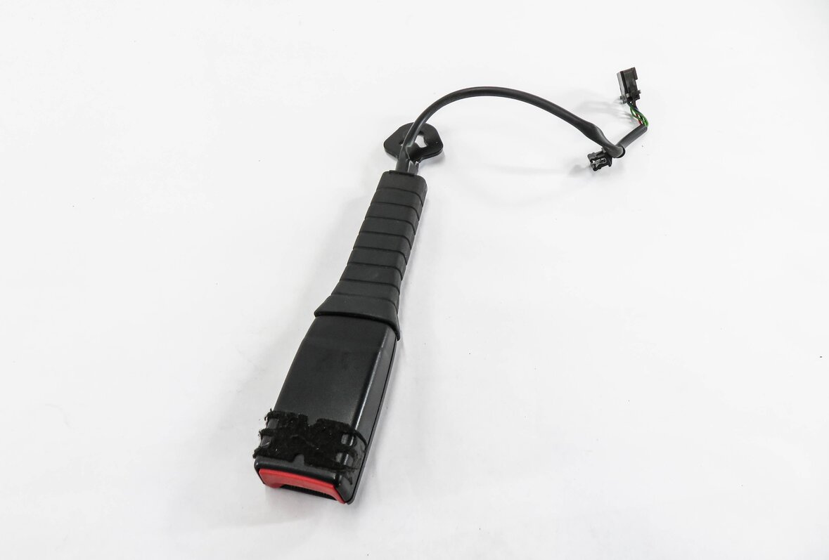 Thumbnail 2: 2009-2017 AUDI A4 A5 S4 S5 RS5 (B8 8K 8T) RIGHT FRONT SEATBELT BUCKLE RECEIVER
