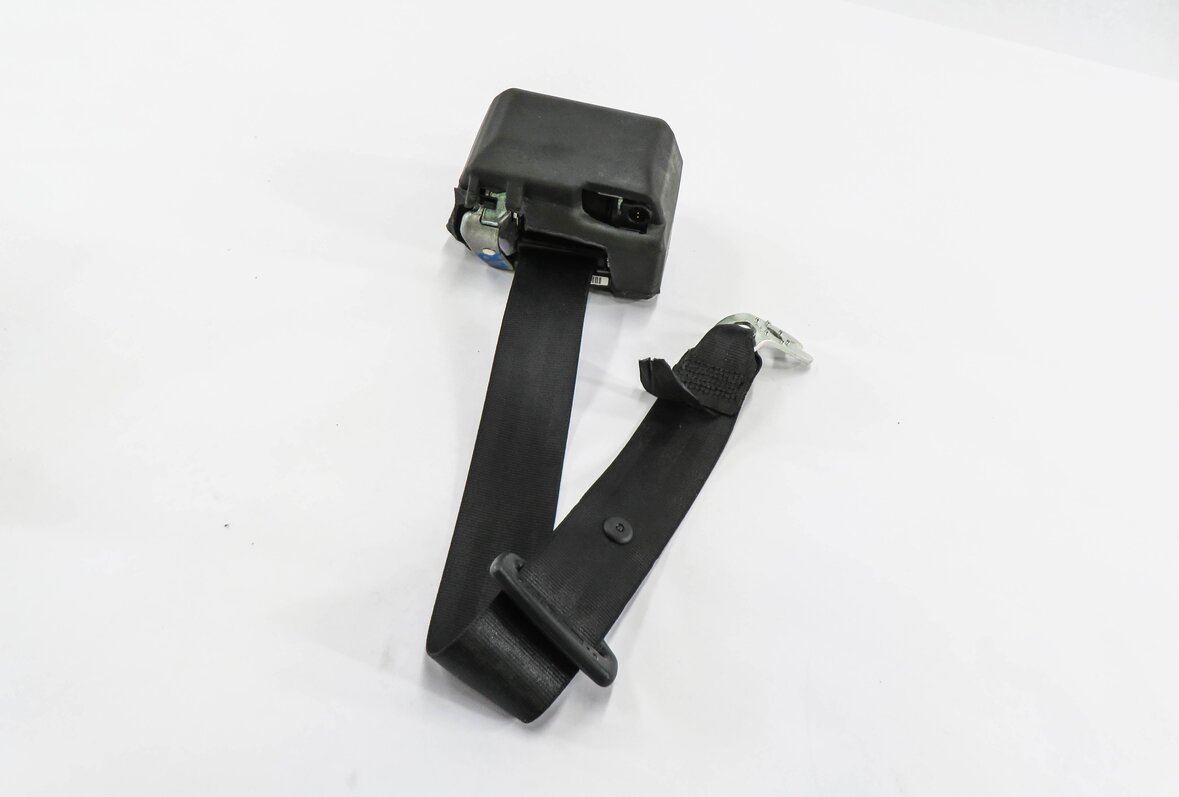 2014 AUDI A4 (B8 8K) LEFT REAR SEAT SEATBELT RETRACTOR (BLACK)