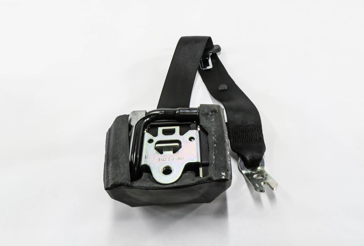 Thumbnail 3: 2014 AUDI A4 (B8 8K) LEFT REAR SEAT SEATBELT RETRACTOR (BLACK)