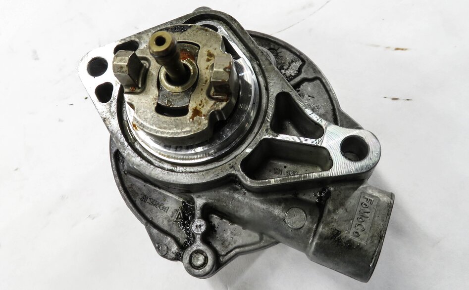 Thumbnail 4: 2010-2019 RANGE ROVER SPORT LR4 JAGUAR XE XF XK - 3.0L / 5.0L BRAKE VACUUM PUMP