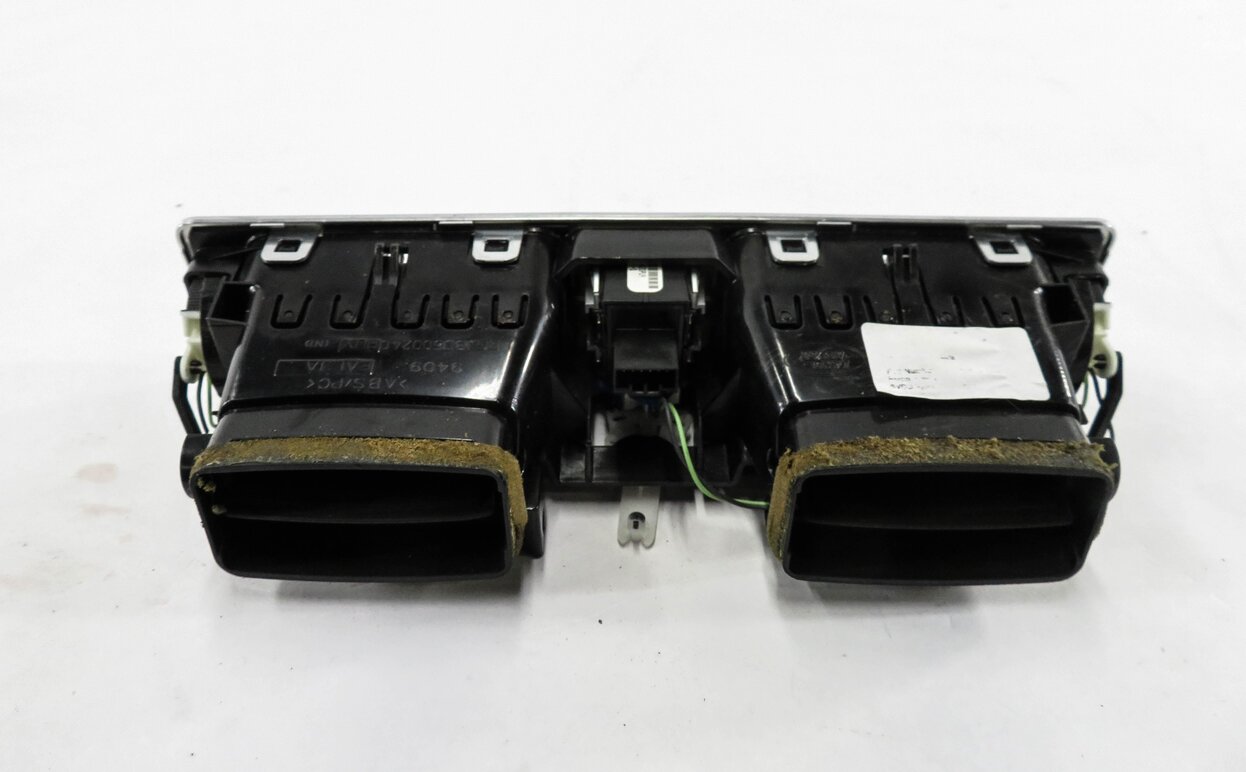 Thumbnail 3: 2010 RANGE ROVER (L322) FRONT CENTER DASH HEATER A/C AIR VENT w/ HAZARD LOCK