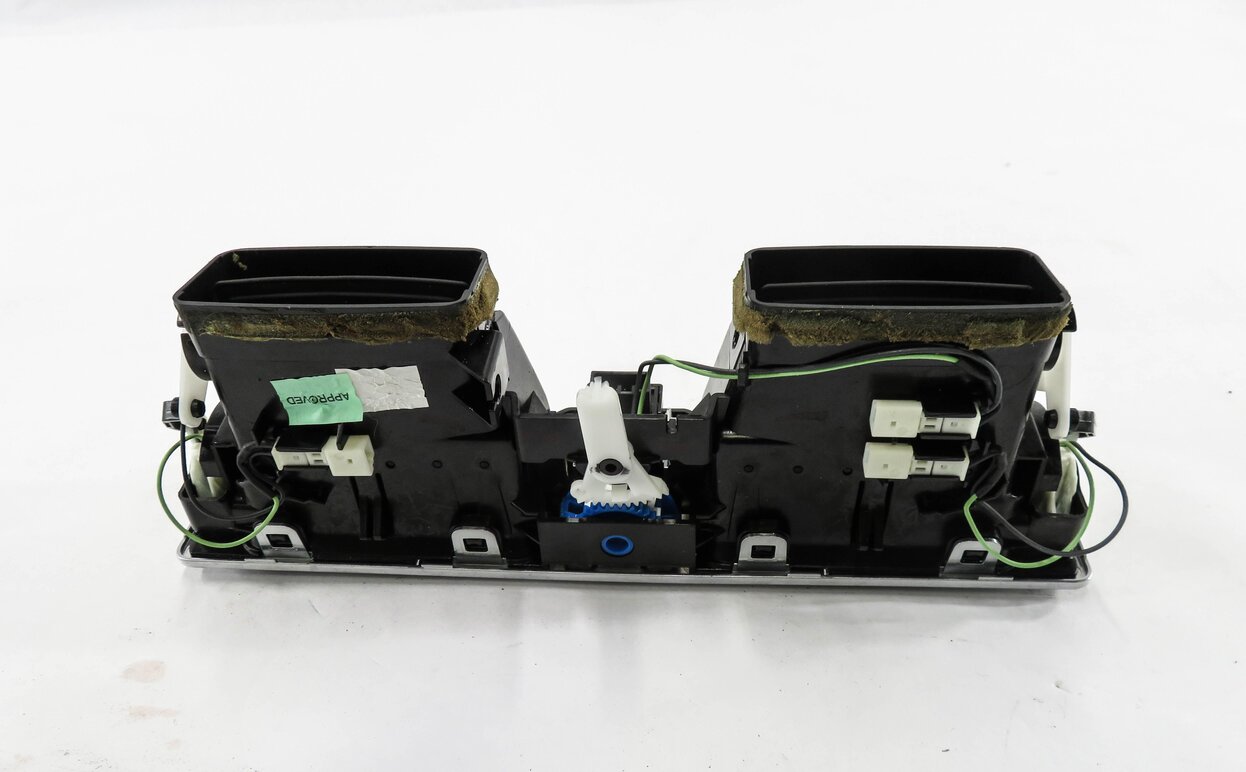 Thumbnail 4: 2010 RANGE ROVER (L322) FRONT CENTER DASH HEATER A/C AIR VENT w/ HAZARD LOCK