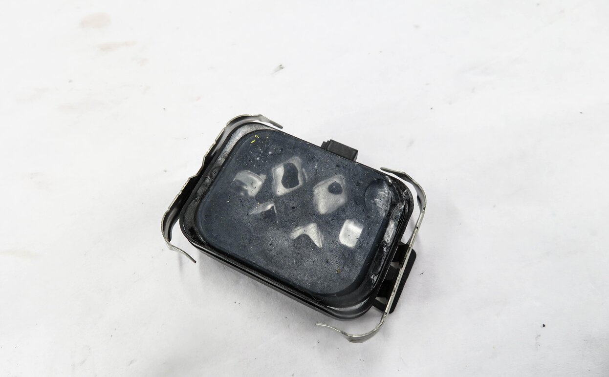 Thumbnail 2: 2010-2016 LR2 LR4 RANGE ROVER SPORT (L320 L322) WINDSHIELD WIPER RAIN SENSOR