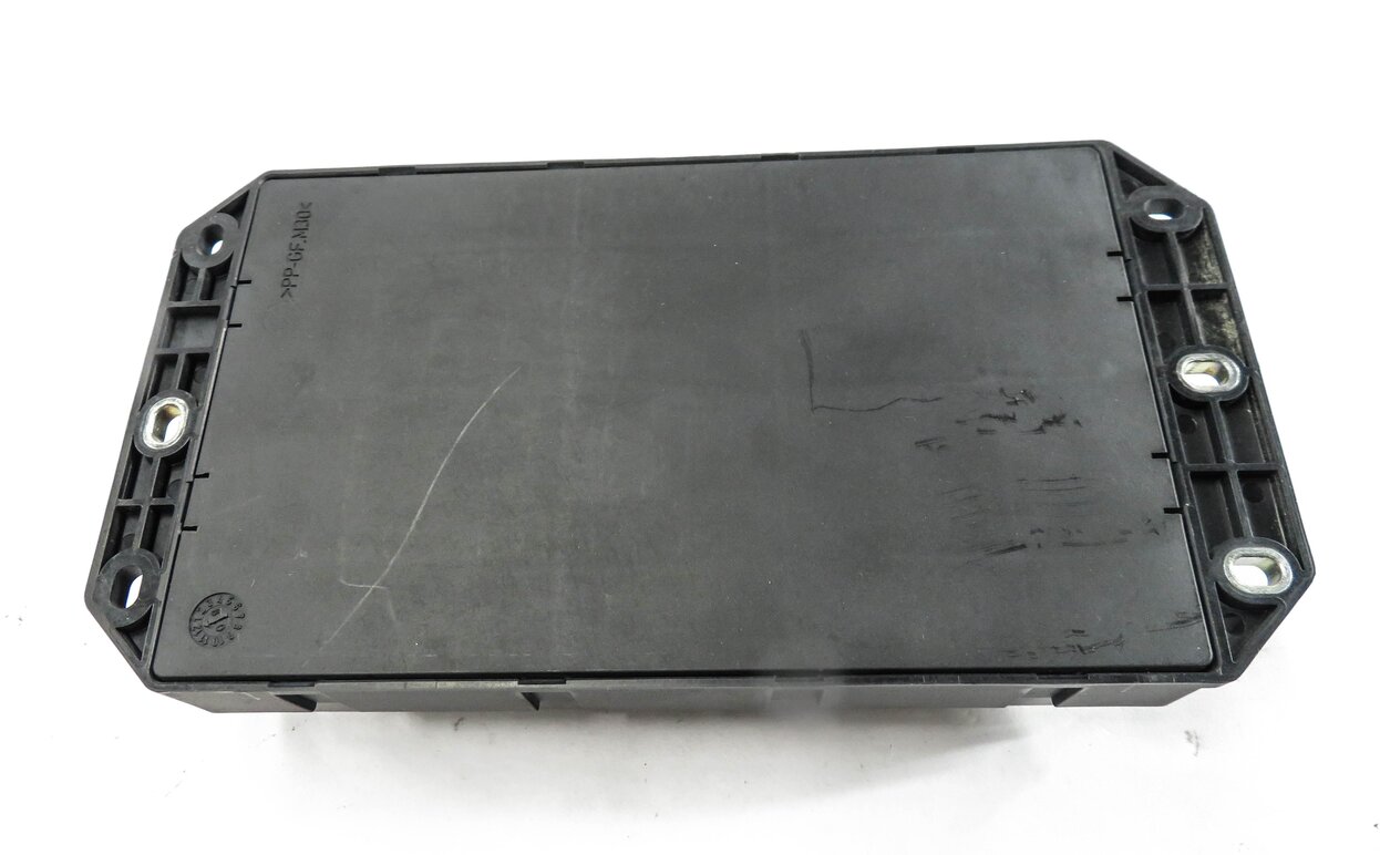 Thumbnail 3: 2010 RANGE ROVER (L322) REAR TRUNK FUSE BOX