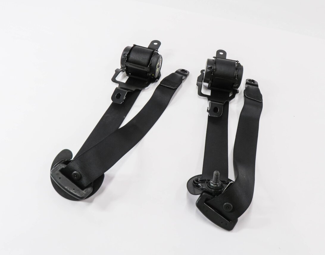 2014 BMW X5 (F15) LEFT & RIGHT REAR SEAT SEATBELT RETRACTOR SET (BLACK)