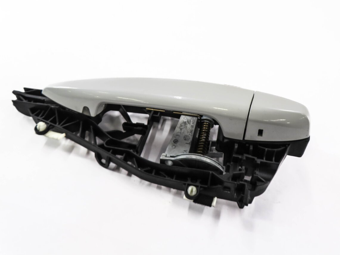 14-21 BMW X1 X2 X5 X6 (F15 F16 F39 F48) LEFT FRONT COMFORT DOOR HANDLE (WHITE)