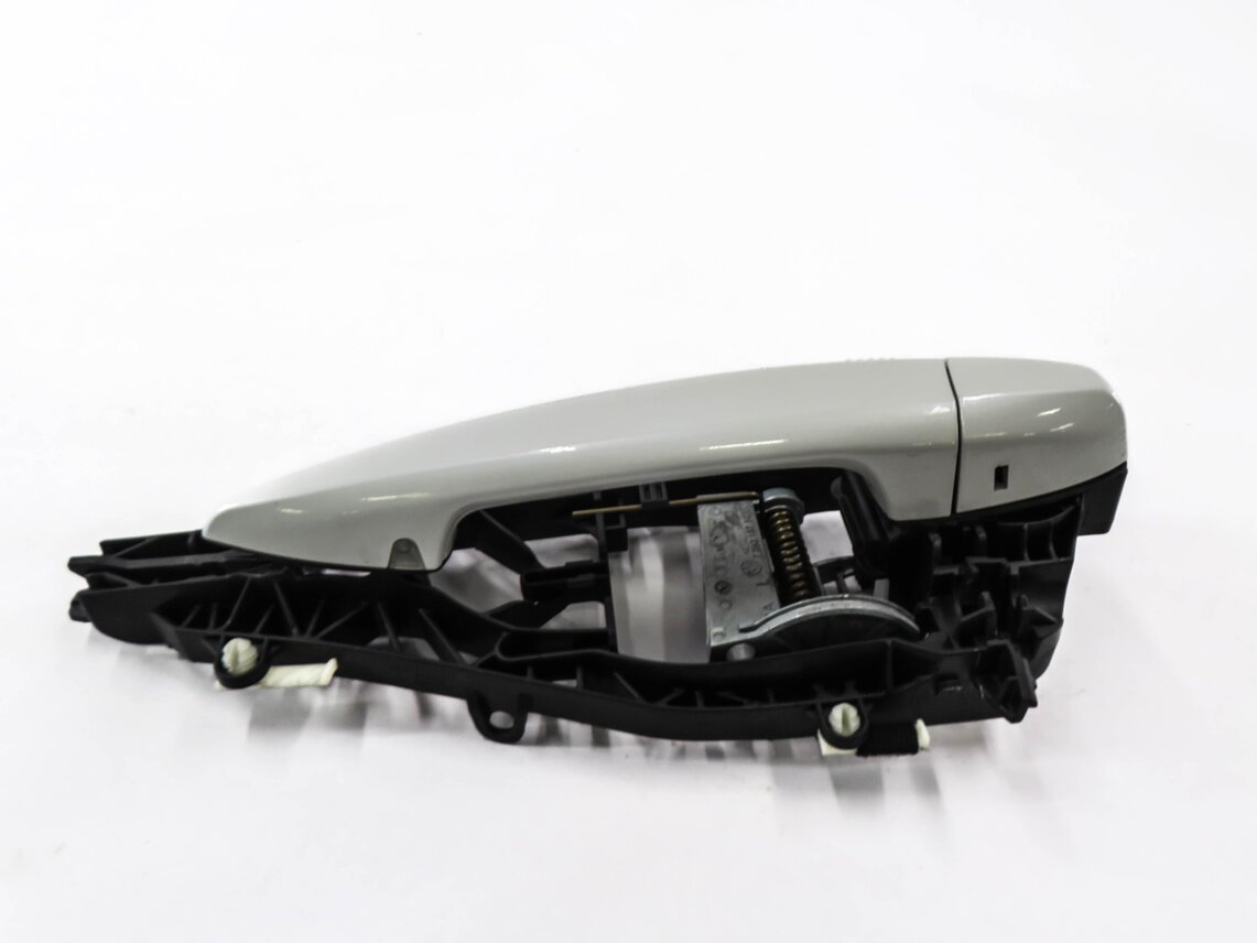 Thumbnail 2: 14-21 BMW X1 X2 X5 X6 (F15 F16 F39 F48) LEFT FRONT COMFORT DOOR HANDLE (WHITE)