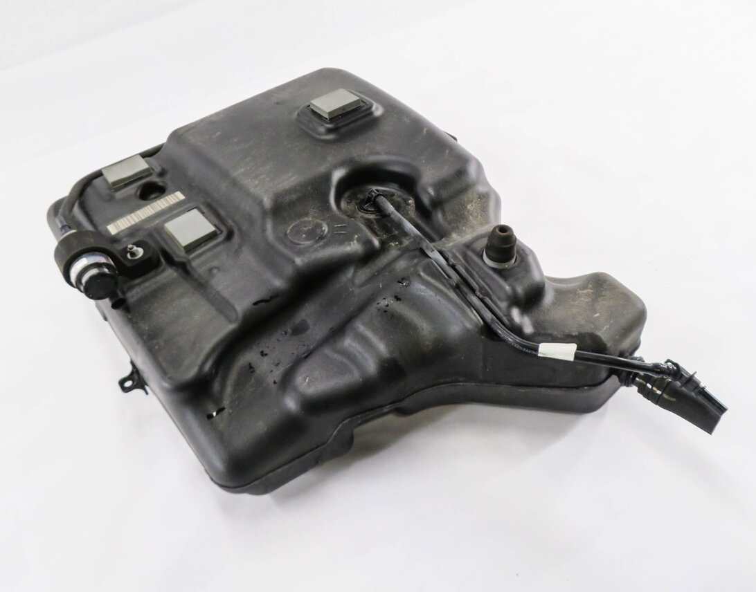 2014-2018 BMW X5 (F15) 3.0L N57Y DIESEL SCR DEF EXHAUST FLUID TANK (PASSIVE)