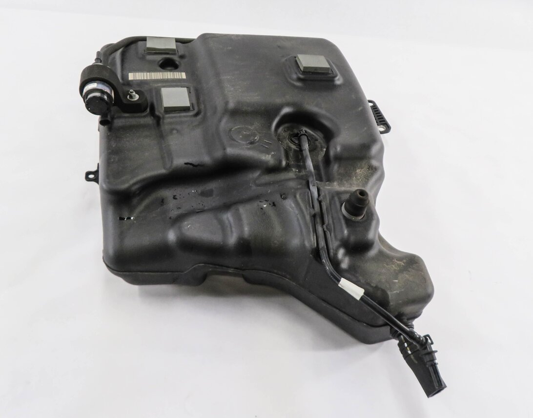Thumbnail 2: 2014-2018 BMW X5 (F15) 3.0L N57Y DIESEL SCR DEF EXHAUST FLUID TANK (PASSIVE)