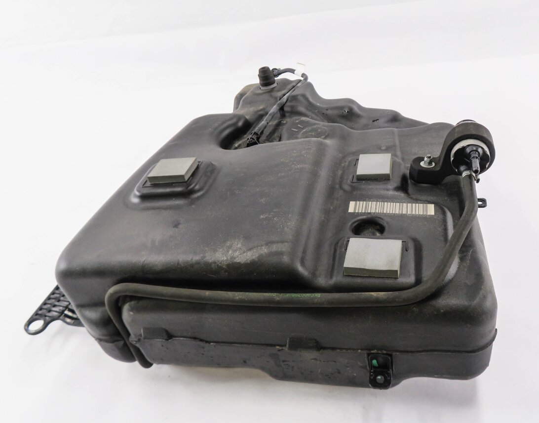 Thumbnail 3: 2014-2018 BMW X5 (F15) 3.0L N57Y DIESEL SCR DEF EXHAUST FLUID TANK (PASSIVE)