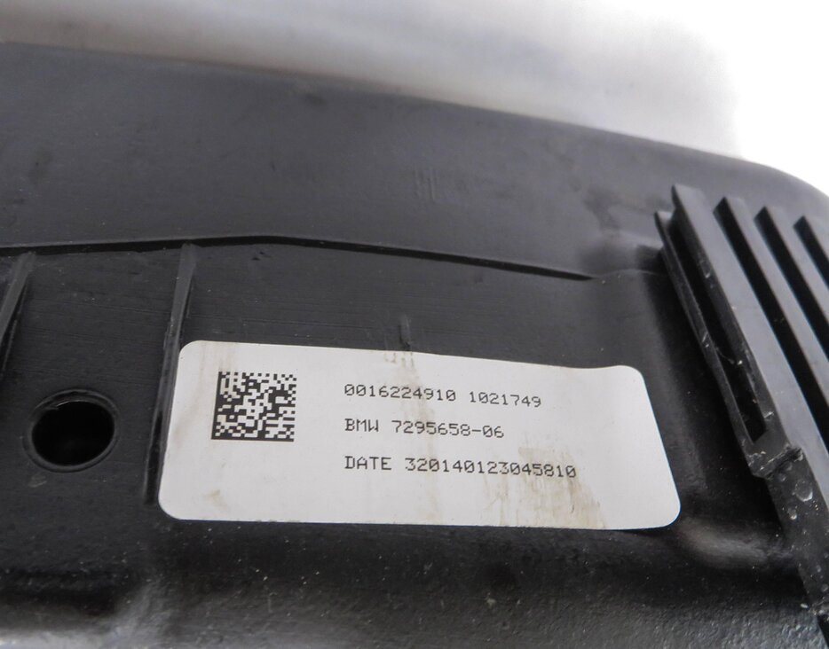 Thumbnail 6: 2014-2018 BMW X5 (F15) 3.0L N57Y DIESEL SCR DEF EXHAUST FLUID TANK (PASSIVE)