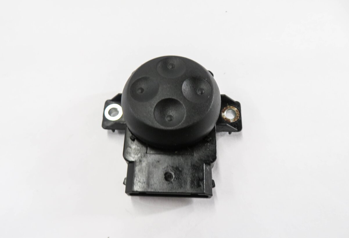 Thumbnail 3: 2007 AUDI Q7 (4L) RIGHT FRONT PASSENGER SEAT ADJUSTMENT SWITCH BUTTON