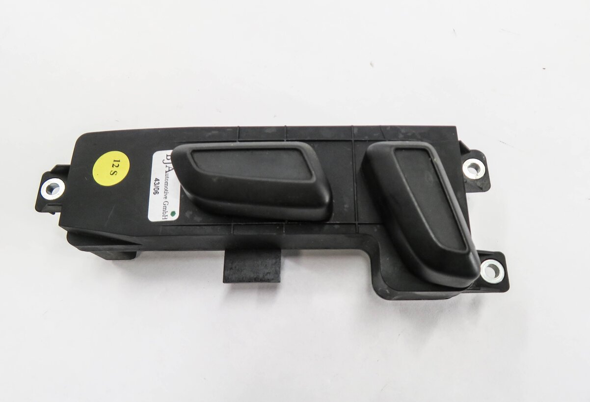Thumbnail 5: 2007 AUDI Q7 (4L) RIGHT FRONT PASSENGER SEAT ADJUSTMENT SWITCH BUTTON