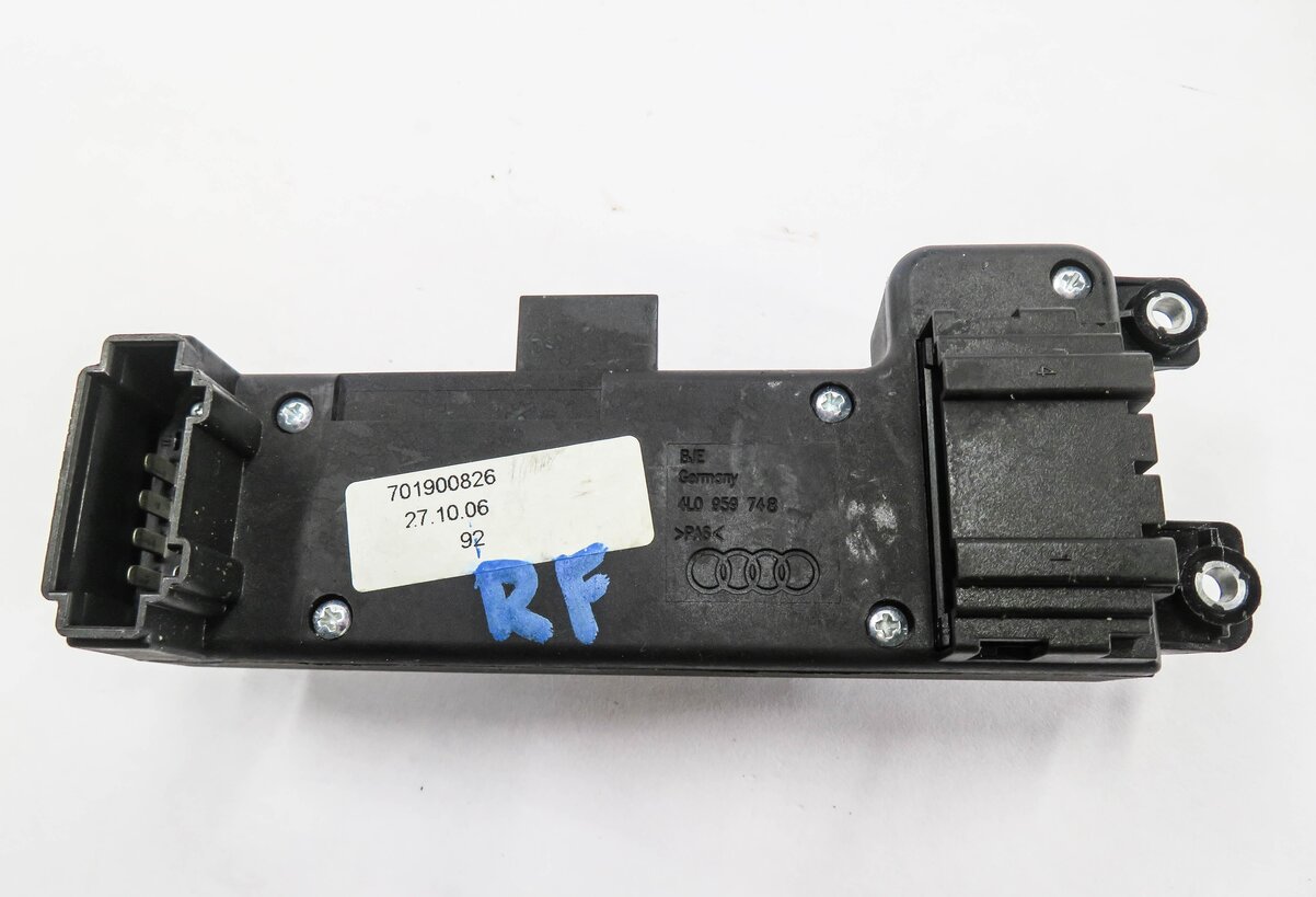 Thumbnail 6: 2007 AUDI Q7 (4L) RIGHT FRONT PASSENGER SEAT ADJUSTMENT SWITCH BUTTON
