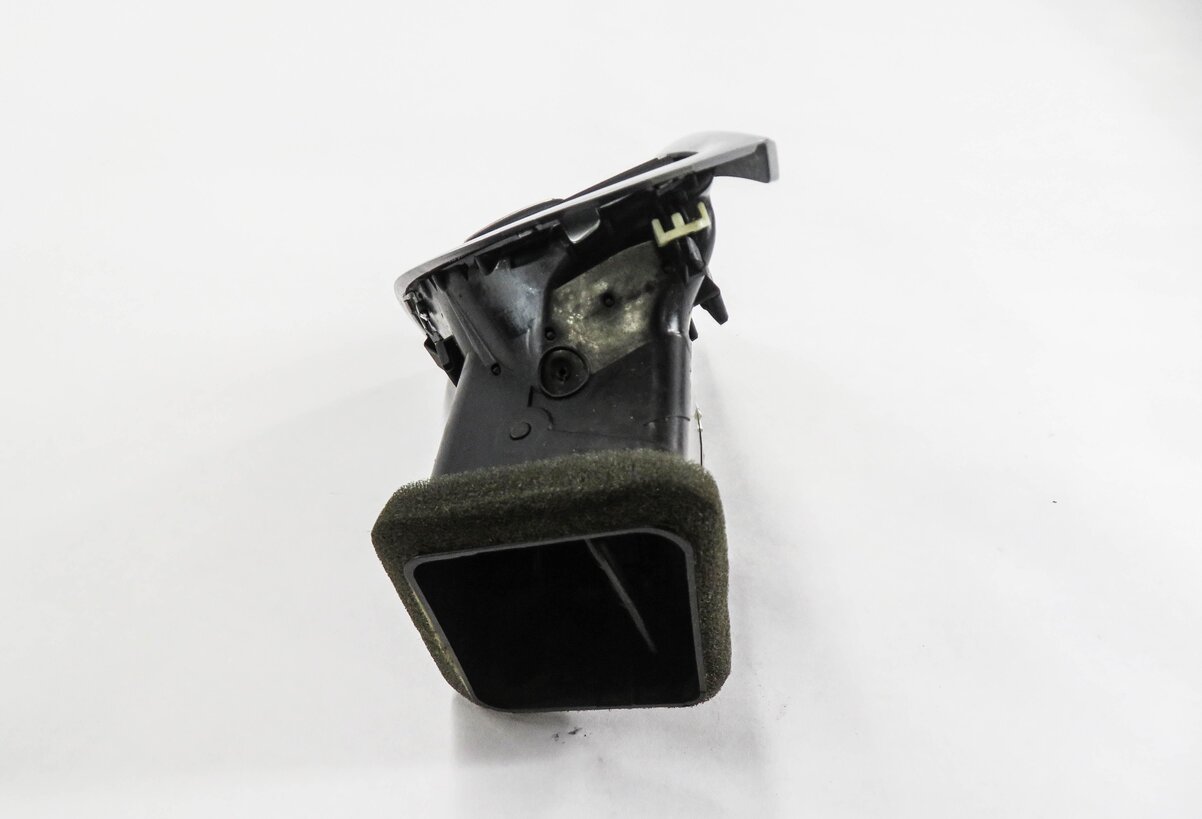 Thumbnail 2: 2007 AUDI Q7 (4L) LEFT FRONT DRIVER DASH HEATER A/C AIR VENT