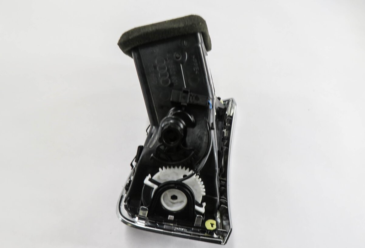 Thumbnail 3: 2007 AUDI Q7 (4L) LEFT FRONT DRIVER DASH HEATER A/C AIR VENT