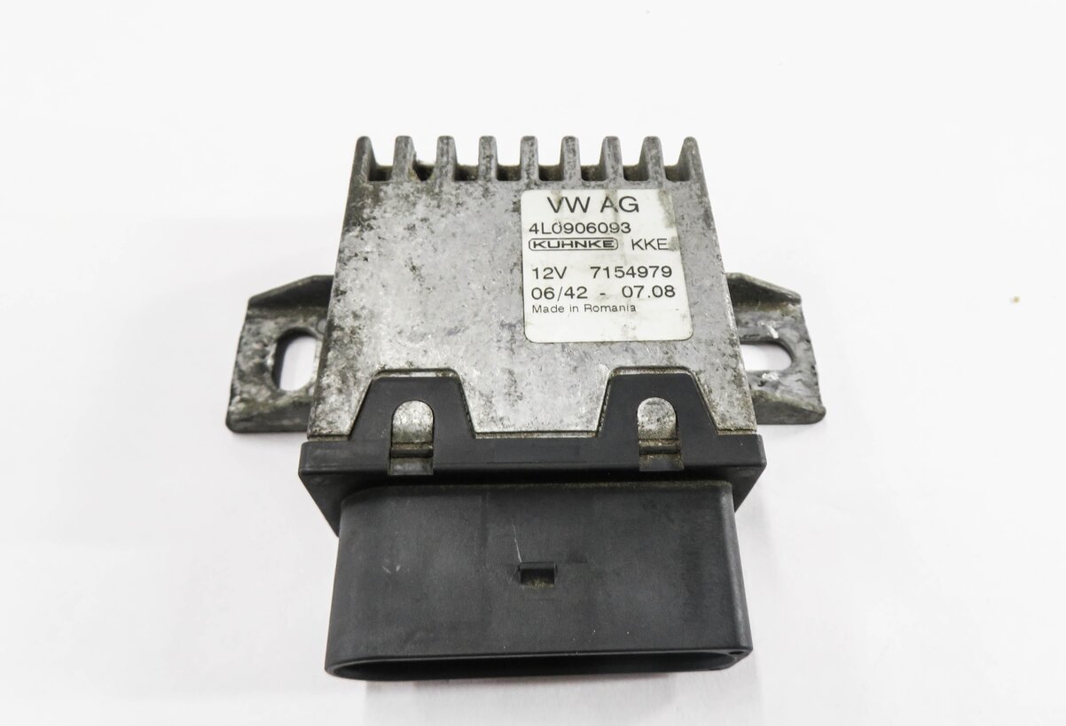 Thumbnail 2: 2007 AUDI Q7 (4L) FUEL PUMP CONTROL MODULE