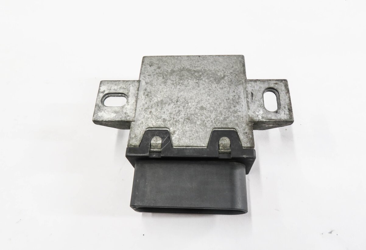 Thumbnail 3: 2007 AUDI Q7 (4L) FUEL PUMP CONTROL MODULE