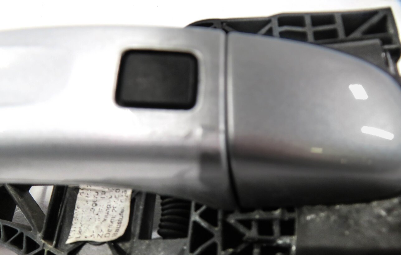 Thumbnail 5: 2007-2015 AUDI Q7 (4L) LEFT REAR KEYLESS EXTERIOR DOOR HANDLE (SILVER METALLIC)