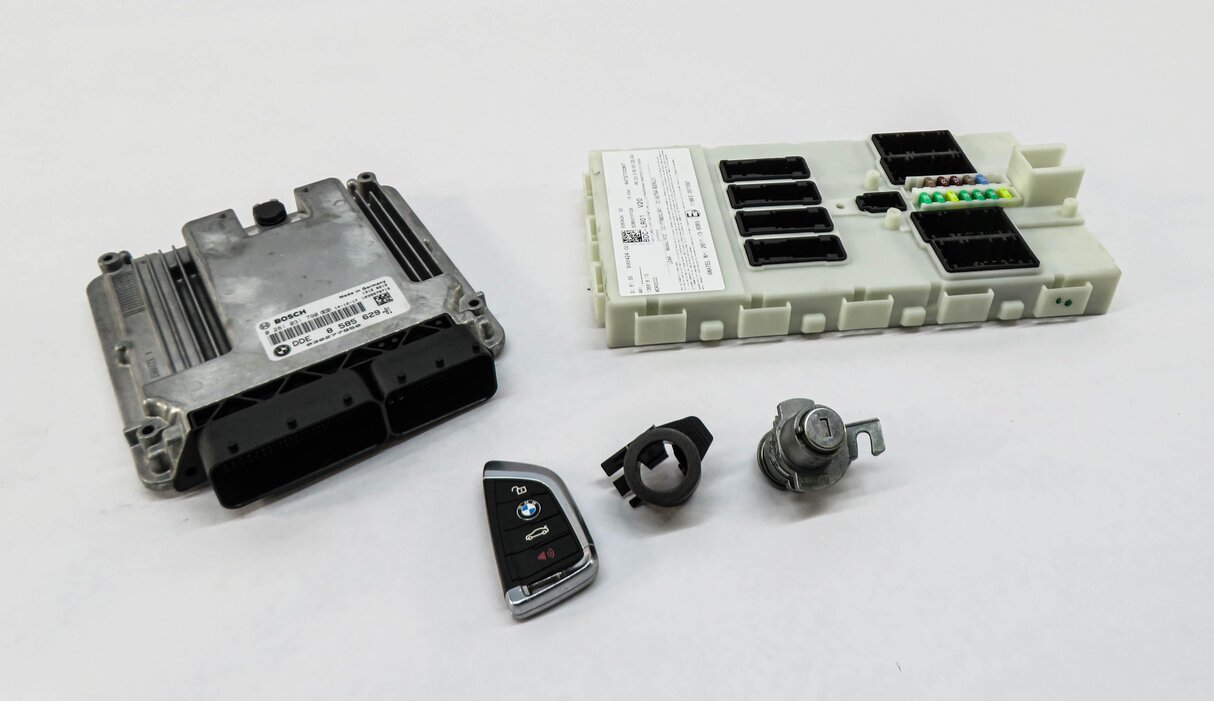 2015 BMW X5 (F15) 3.0L N57T DIESEL ENGINE DDE DME BCM IMMOBILIZER MODULE KEY SET