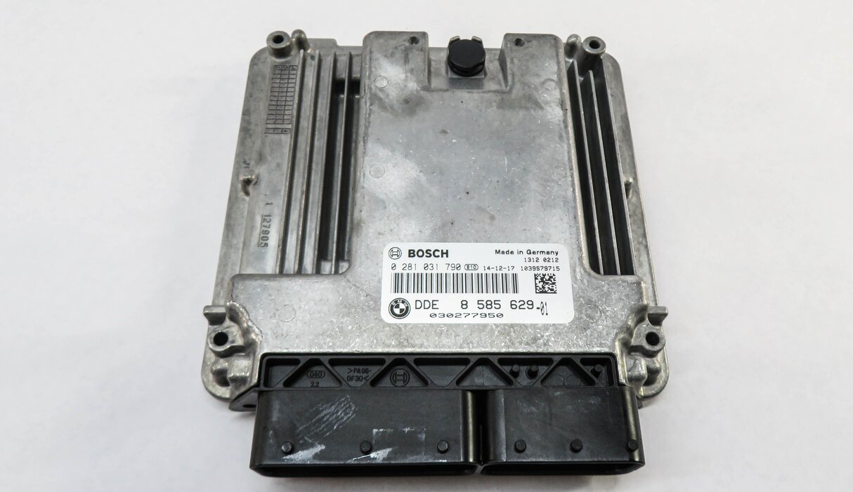 Thumbnail 4: 2015 BMW X5 (F15) 3.0L N57T DIESEL ENGINE DDE DME BCM IMMOBILIZER MODULE KEY SET