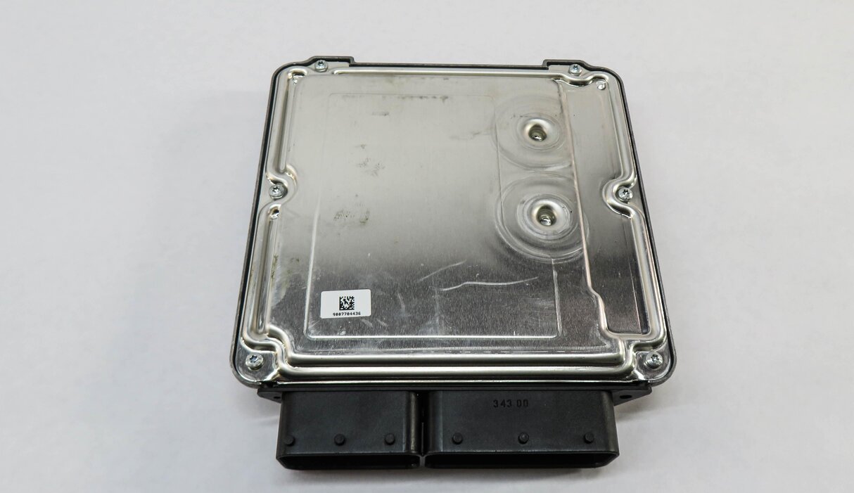 Thumbnail 5: 2015 BMW X5 (F15) 3.0L N57T DIESEL ENGINE DDE DME BCM IMMOBILIZER MODULE KEY SET