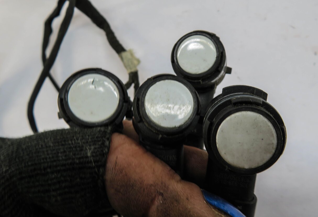 Thumbnail 5: 2015 BMW X5 (F15) REAR PDC PARK DISTANCE SENSOR SET w/ HARNESS (ALPINE WHITE)