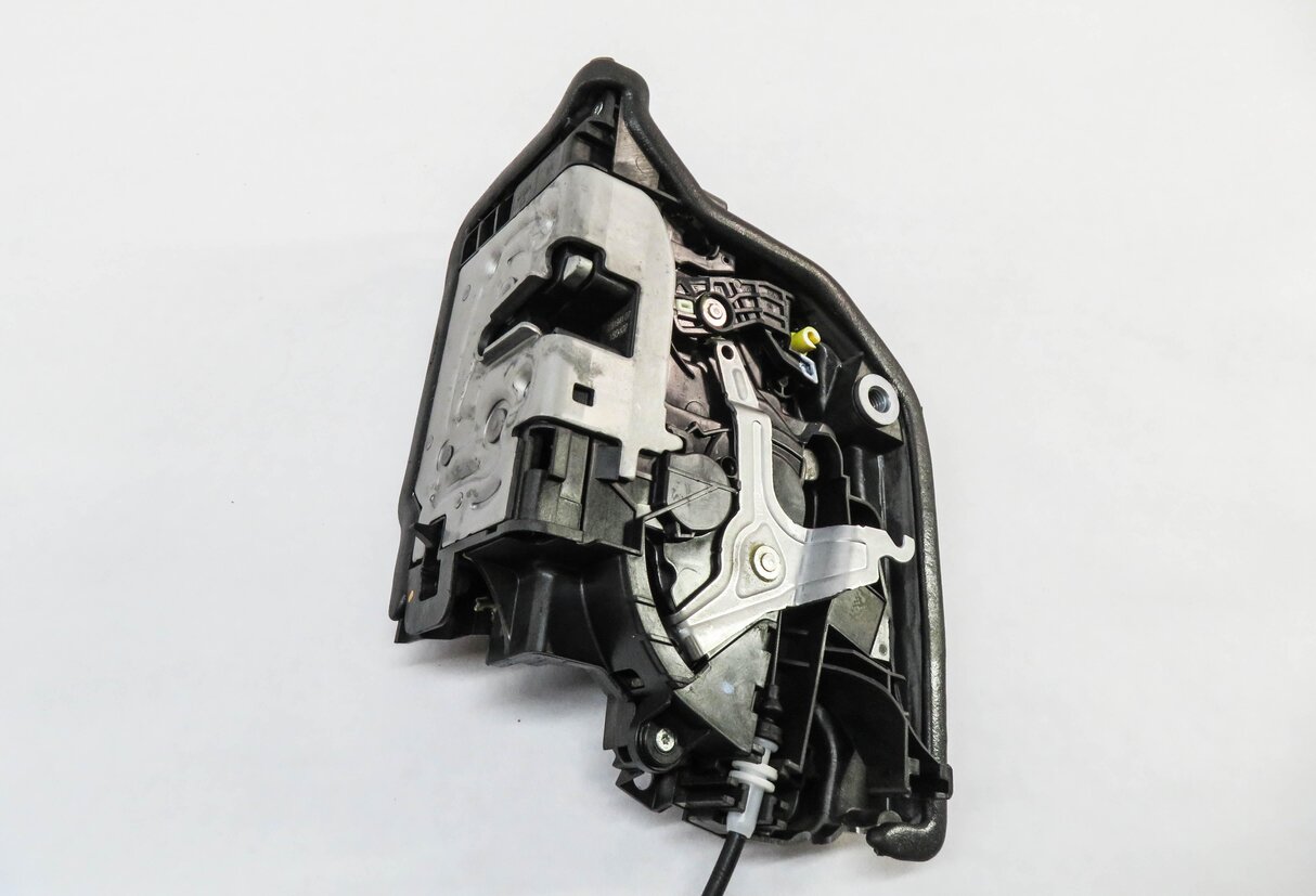 Thumbnail 3: 2014-2021 BMW X1 X2 X5 X6 (F15 F16 F39 F48) LEFT REAR DOOR LOCK LATCH ACTUATOR