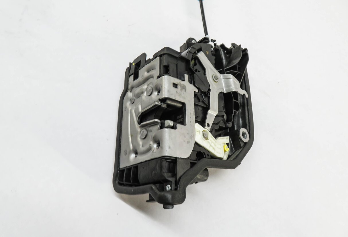 Thumbnail 3: 2014-2019 BMW I3 X1 X2 X5 X6 (F15 F16 F39 F48) RIGHT FRONT PASSENGER DOOR LATCH