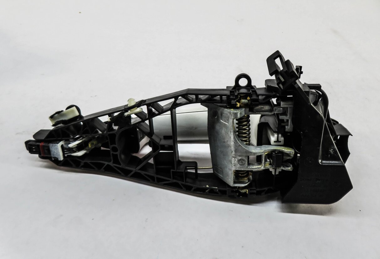 Thumbnail 4: 14-21 BMW X1 X2 X5 X6 (F15 F16 F39 F48) LEFT REAR COMFORT DOOR HANDLE (WHITE)