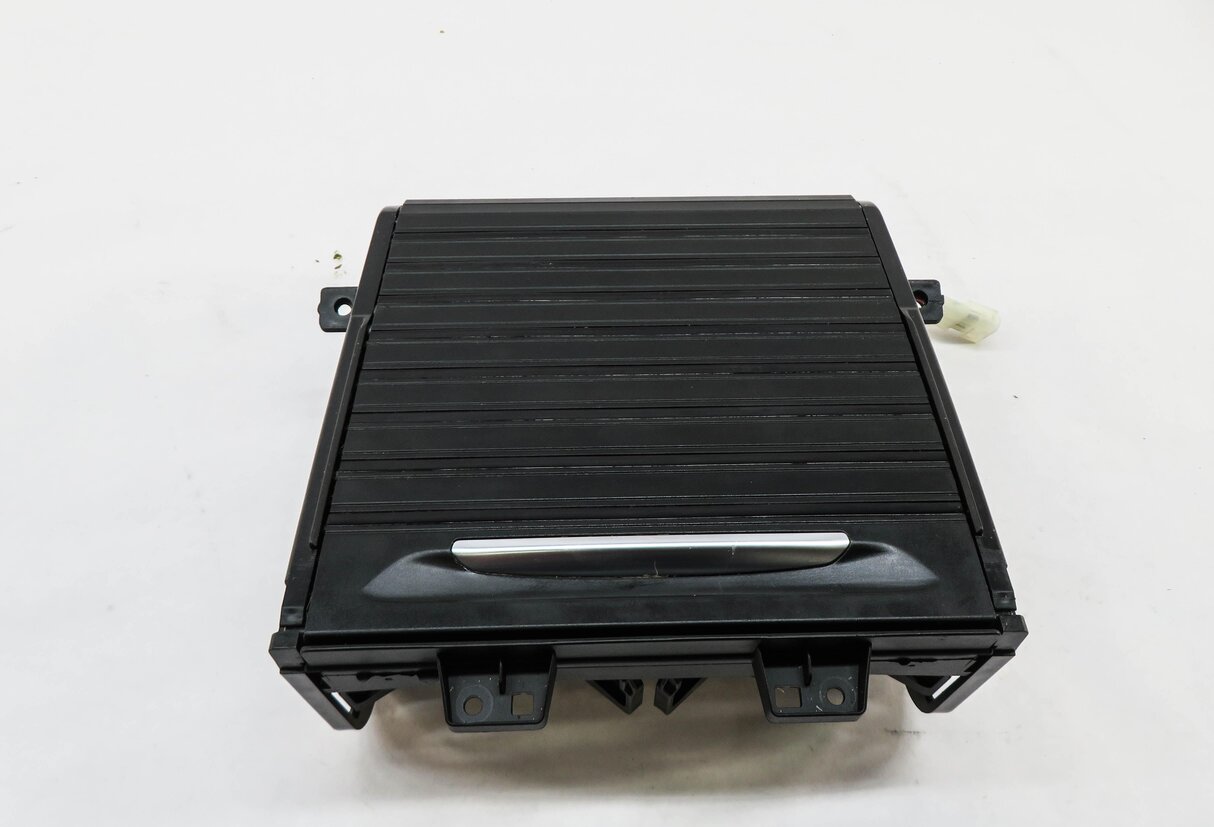 Thumbnail 2: 2015 BMW X5 (F15) FRONT CENTER CONSOLE CUP HOLDER