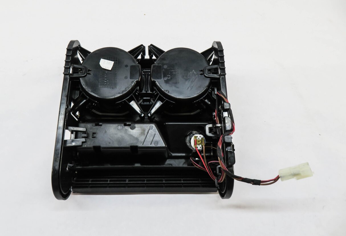 Thumbnail 6: 2015 BMW X5 (F15) FRONT CENTER CONSOLE CUP HOLDER