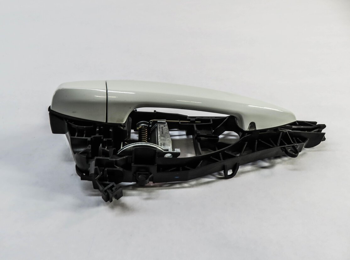 Thumbnail 3: 14-21 BMW X1 X2 X5 X5M X6 X6M RIGHT FRONT PASSENGER COMFORT DOOR HANDLE (WHITE)