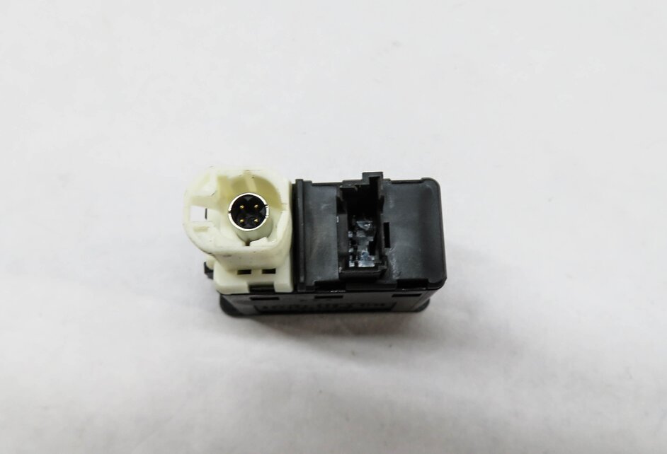 Thumbnail 3: 2015 BMW X5 (F15) RADIO STEREO AUXILIARY AUDIO IN INPUT JACK w/ USB