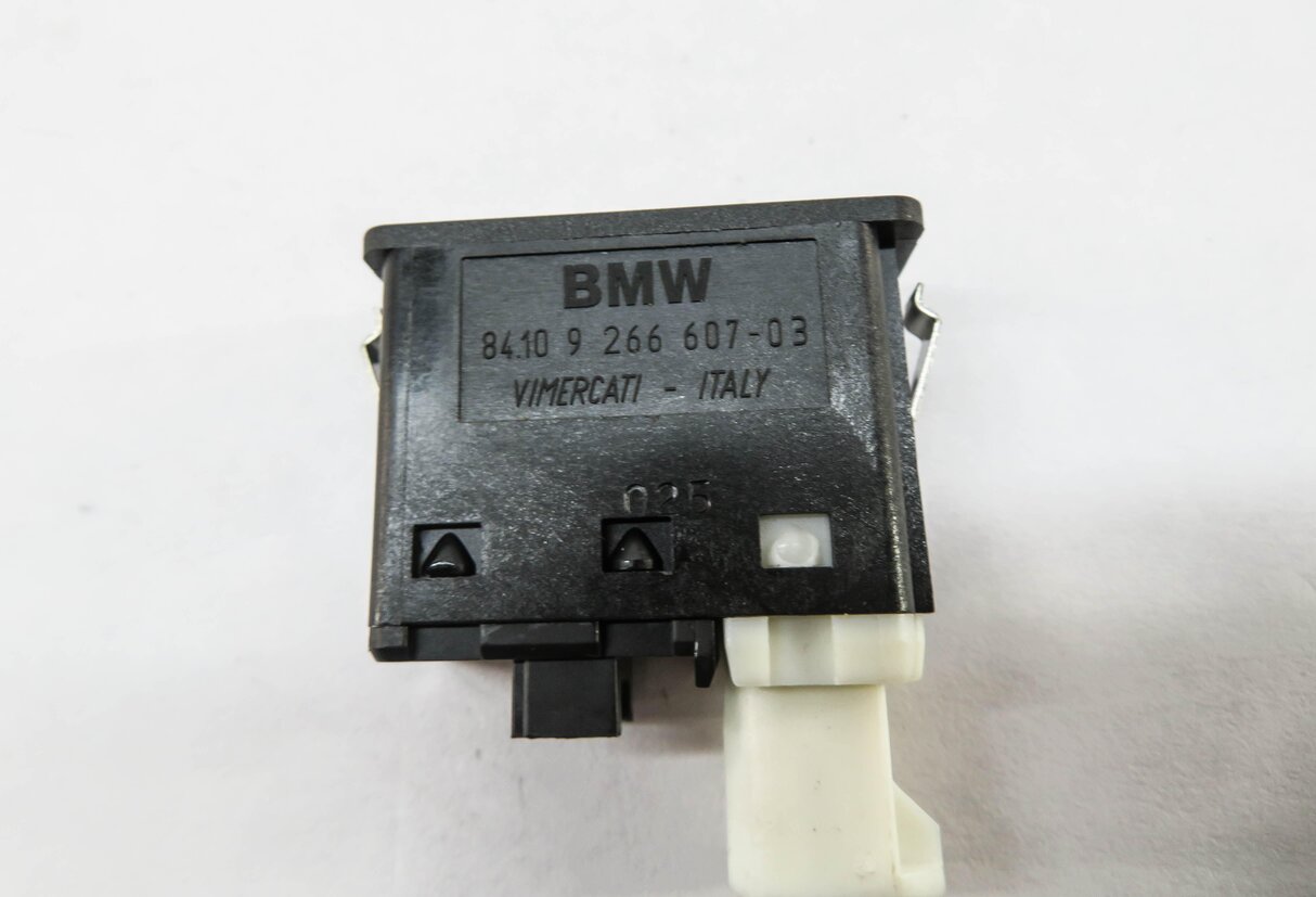 Thumbnail 4: 2015 BMW X5 (F15) RADIO STEREO AUXILIARY AUDIO IN INPUT JACK w/ USB