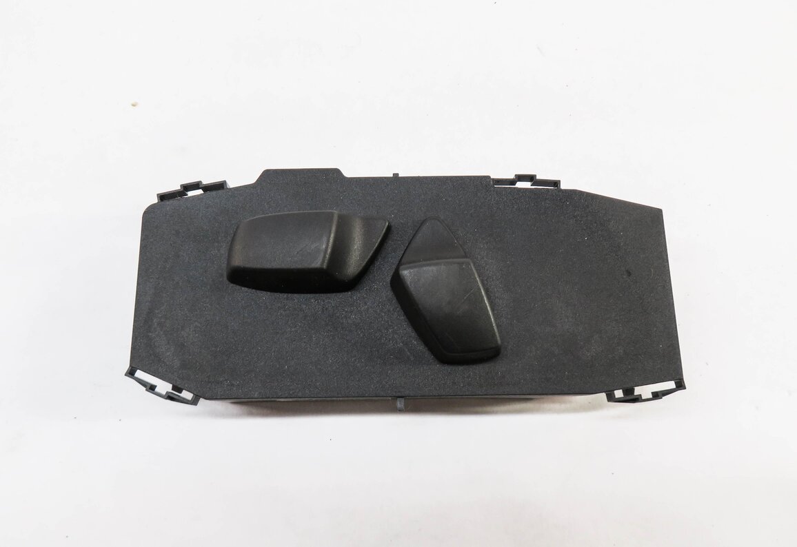Thumbnail 2: 2013 BMW X3 (F25) RIGHT FRONT PASSENGER SEAT ADJUSTMENT SWITCH