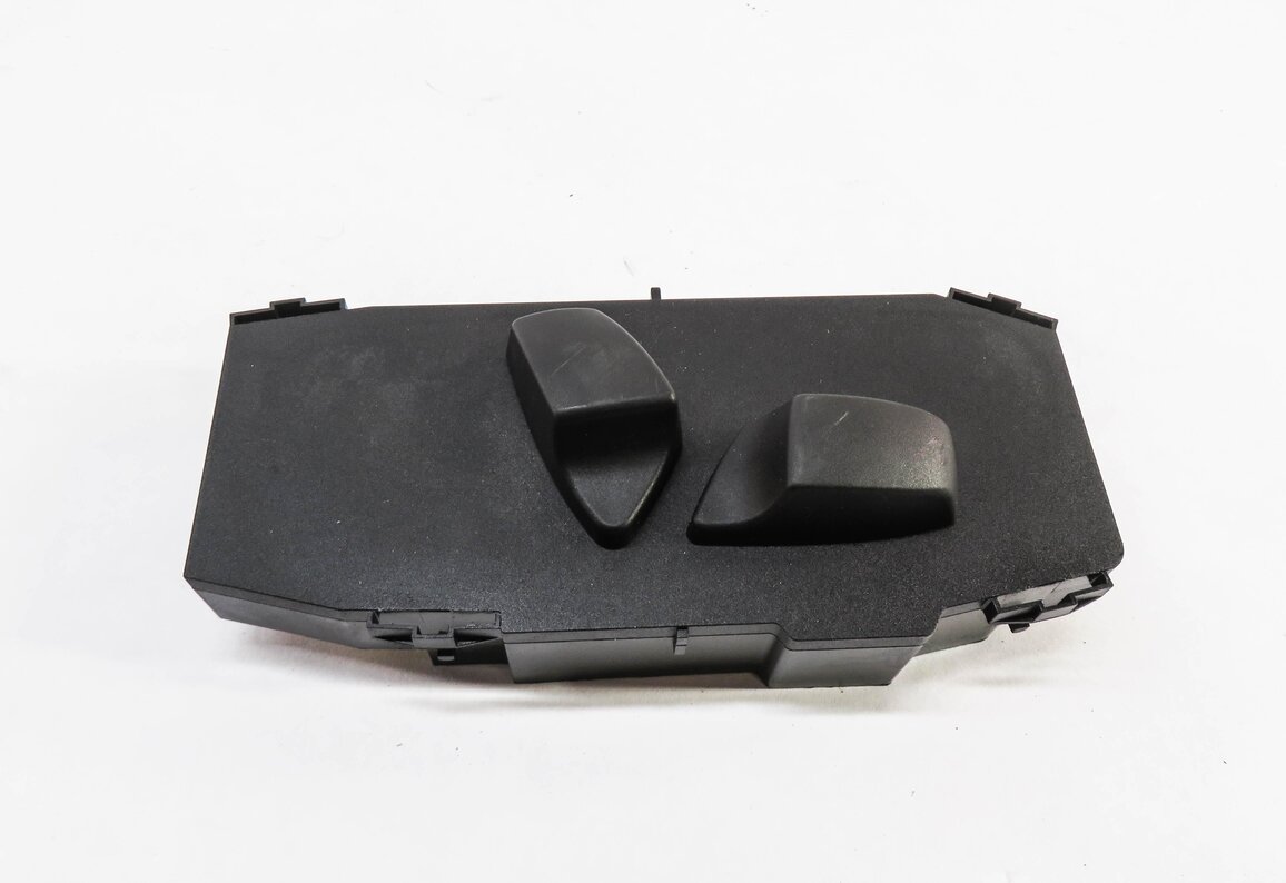 Thumbnail 3: 2013 BMW X3 (F25) RIGHT FRONT PASSENGER SEAT ADJUSTMENT SWITCH