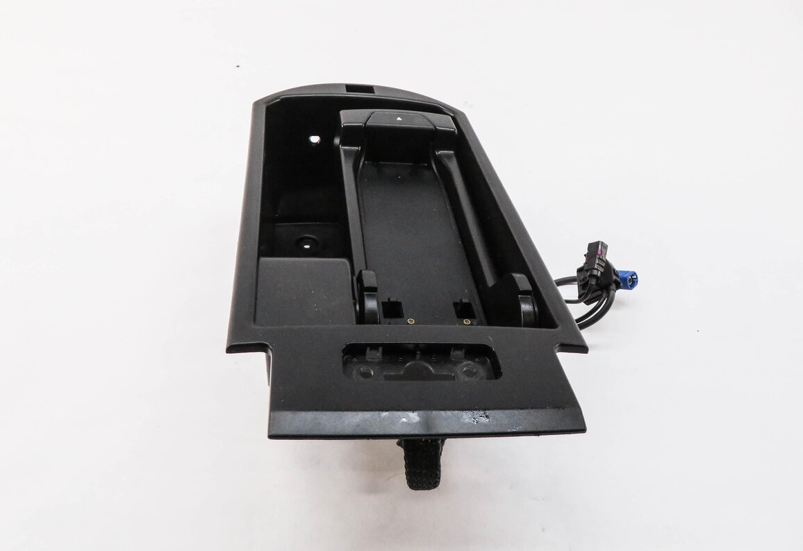 Thumbnail 3: 2013 BMW X3 (F25) FRONT CENTER CONSOLE STORAGE COMPARTMENT