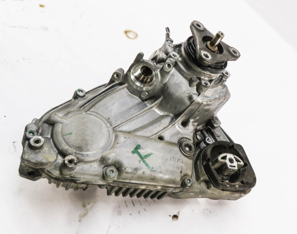 12-18 BMW X3 X4 X5 X6 (F15 F16 F25 F26) 2.0L / 3.0D / 3.0L FRONT TRANSFER CASE