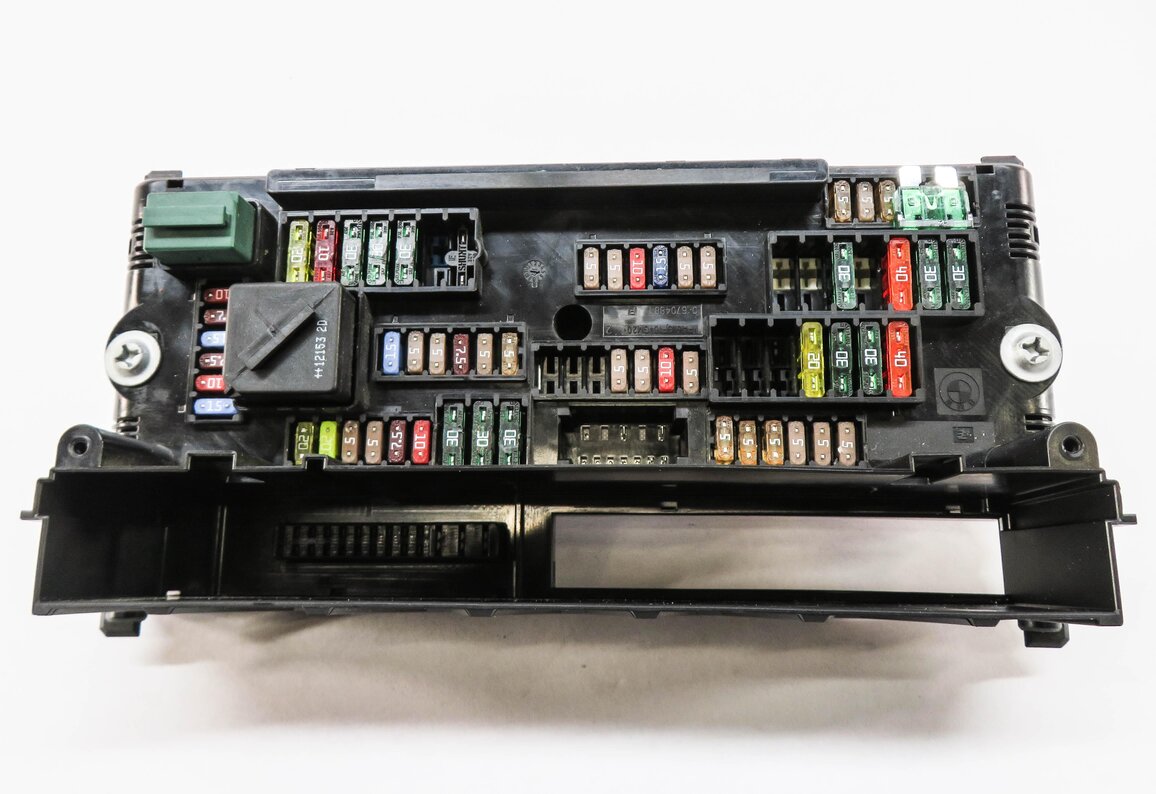 Thumbnail 2: 2013 BMW X3 (F25) FRONT POWER DISTRIBUTION FUSE BOX