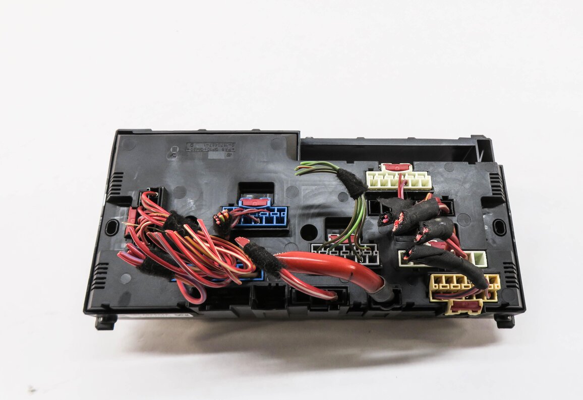 Thumbnail 3: 2013 BMW X3 (F25) FRONT POWER DISTRIBUTION FUSE BOX