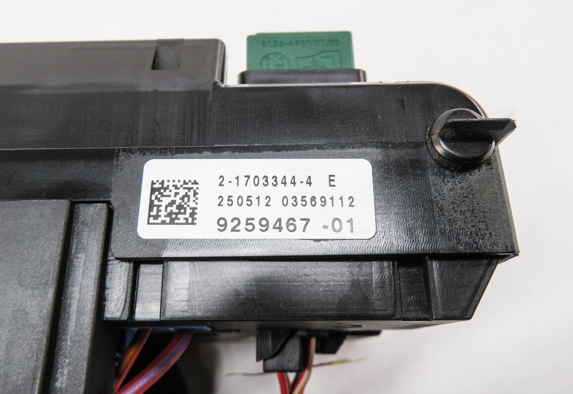 Thumbnail 4: 2013 BMW X3 (F25) FRONT POWER DISTRIBUTION FUSE BOX