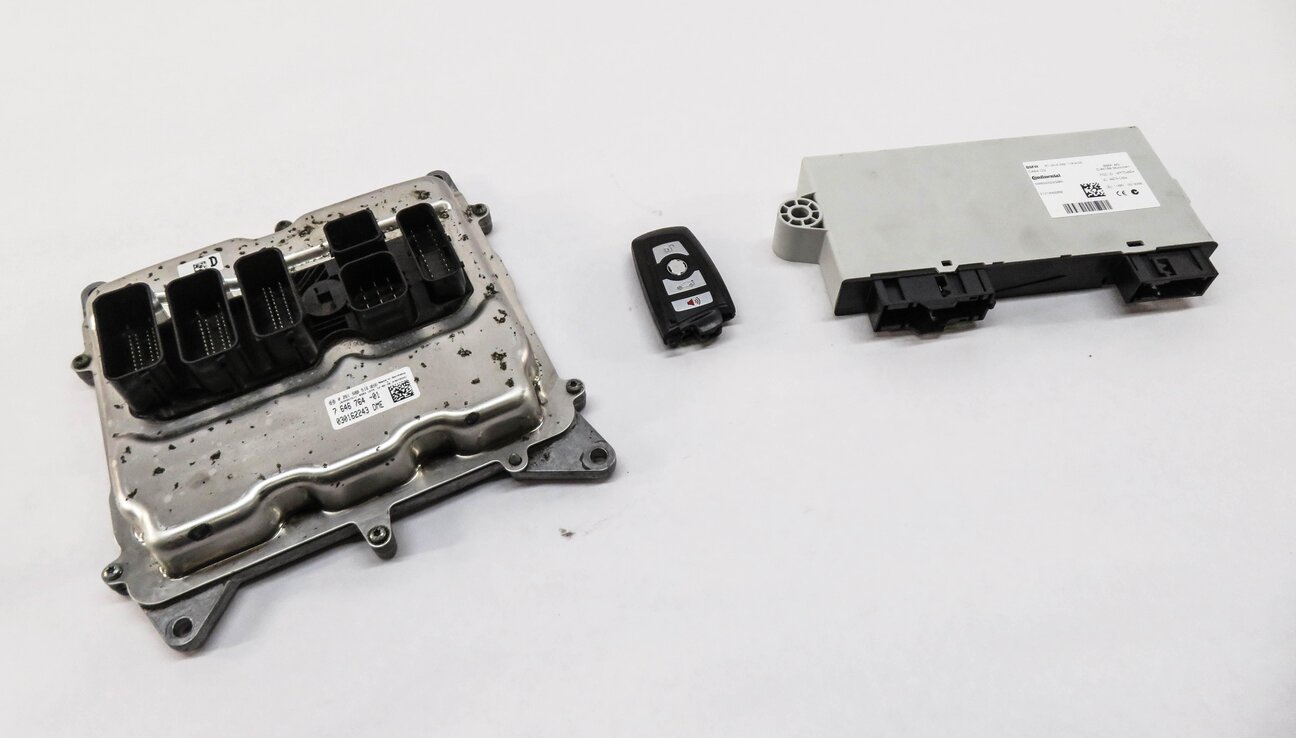2013 BMW X3 (F25) 2.0L N20 TURBO ENGINE ECM CAS DME IMMOBILIZER MODULE KEY SET