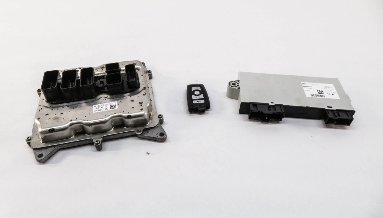 Thumbnail 2: 2013 BMW X3 (F25) 2.0L N20 TURBO ENGINE ECM CAS DME IMMOBILIZER MODULE KEY SET