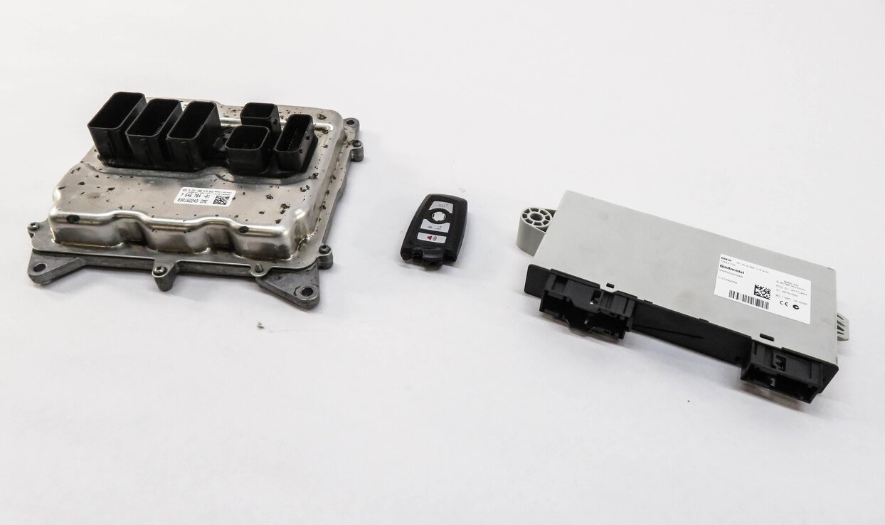 Thumbnail 3: 2013 BMW X3 (F25) 2.0L N20 TURBO ENGINE ECM CAS DME IMMOBILIZER MODULE KEY SET