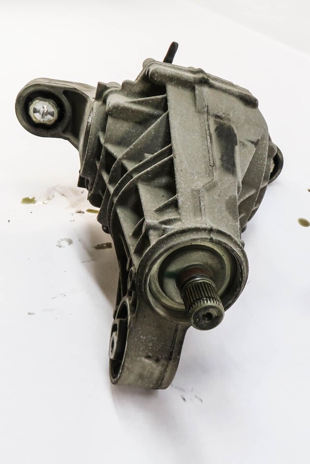 Thumbnail 2: 2015 AUDI Q7 (4L) 3.0L SUPERCHARGED - REAR DIFFERENTIAL GEAR CARRIER