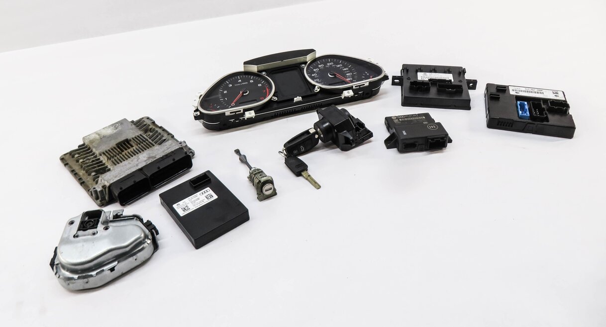 Thumbnail 3: 13-15 AUDI Q7 (4L) 3.0L CTWB SUPERCHARGED ENGINE BCM IMMOBILIZER MODULE KEY SET