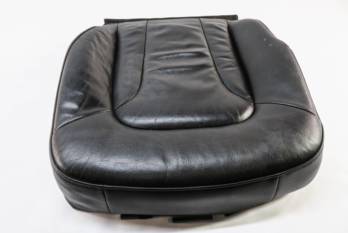 Thumbnail 2: 2015 AUDI Q7 (4L) RIGHT FRONT PASSENGER LOWER BOTTOM HEATED SEAT CUSHION (BLACK)