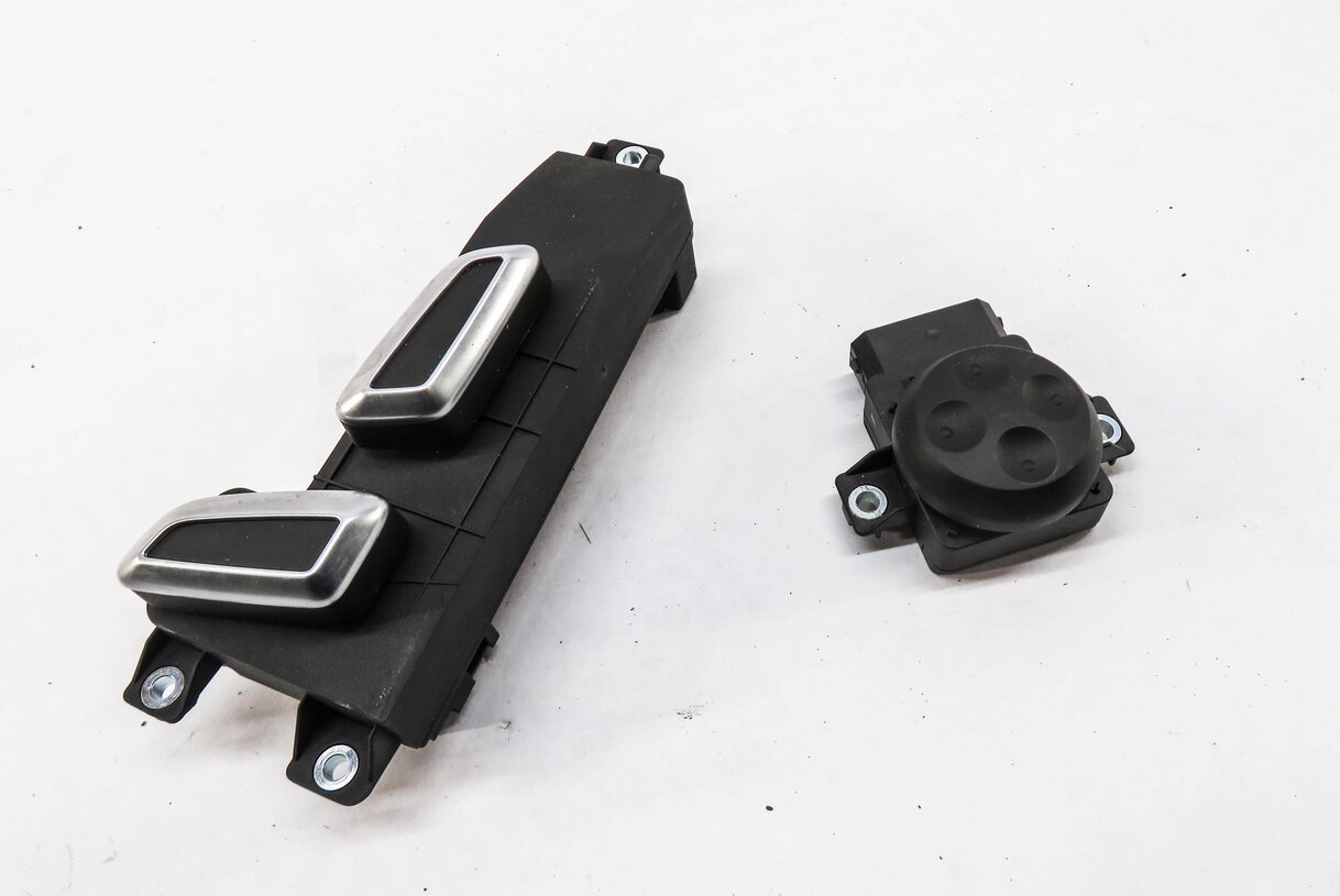 Thumbnail 2: 2015 AUDI Q7 (4L) RIGHT FRONT PASSENGER SEAT ADJUSTMENT SWITCH BUTTON