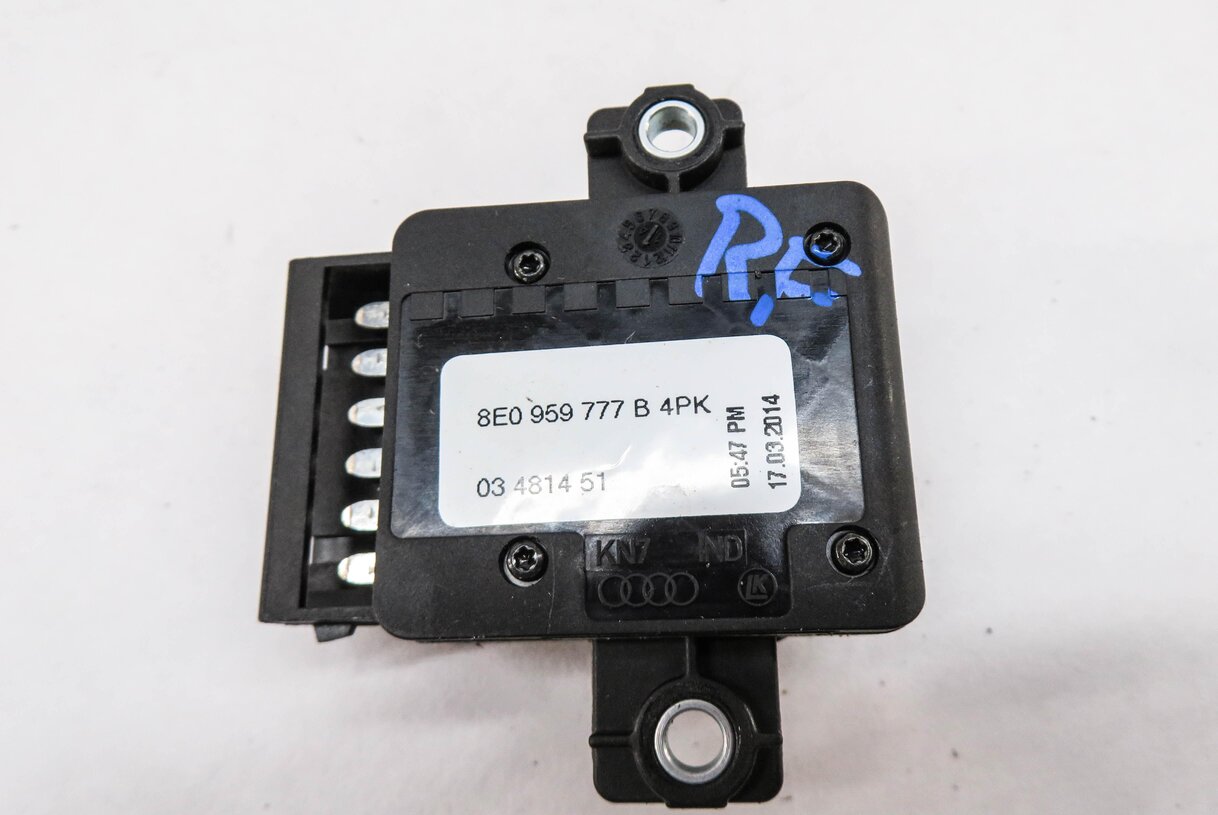 Thumbnail 4: 2015 AUDI Q7 (4L) RIGHT FRONT PASSENGER SEAT ADJUSTMENT SWITCH BUTTON